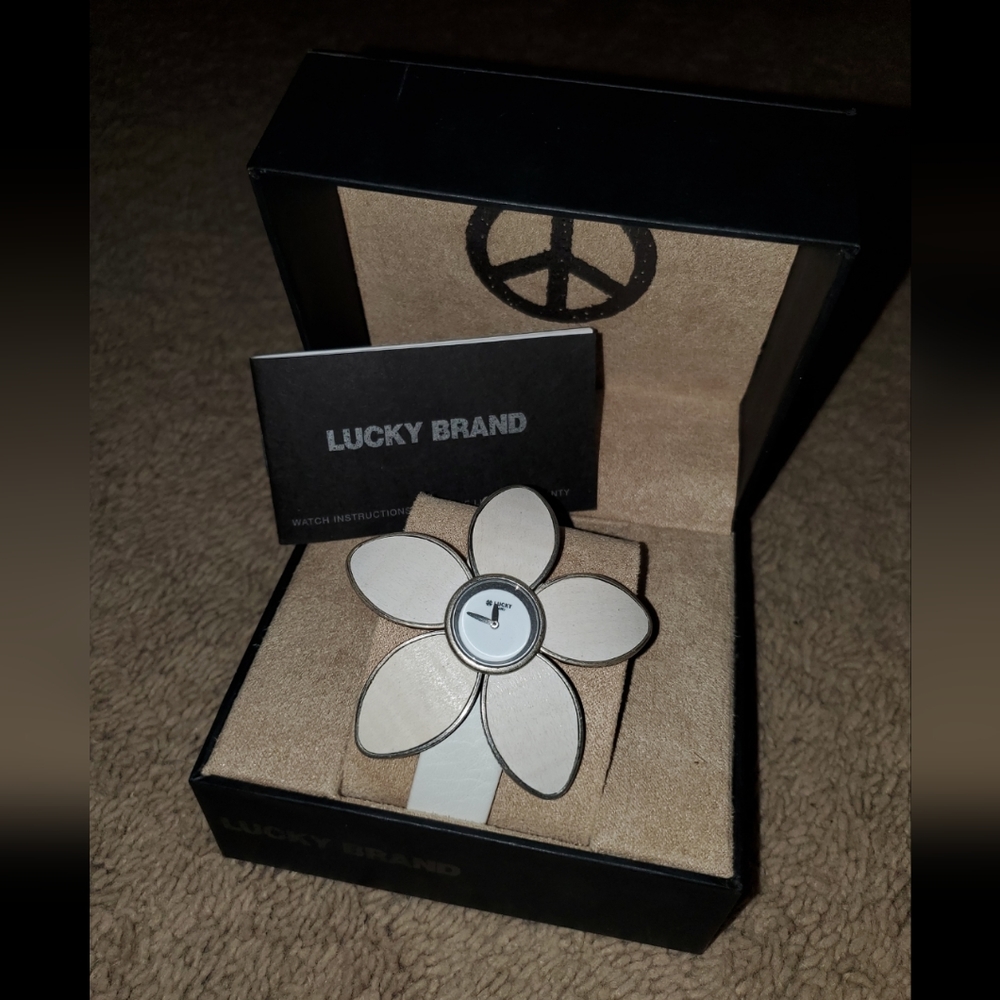🔥 🔥 LUCKY BRAND VINTAGE WHITE LEATHER FLOWER WATCH 🔥 🔥
